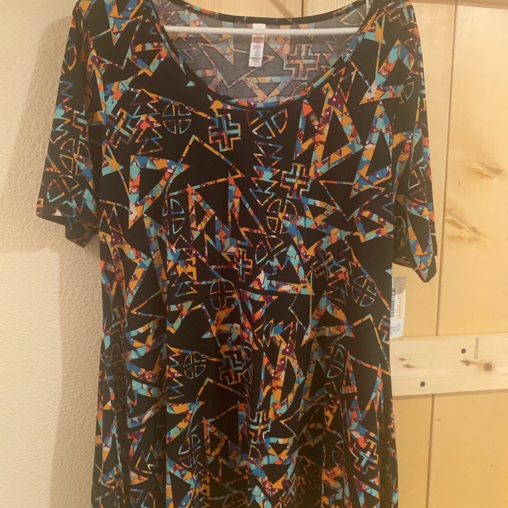 LuLaRoa - Perfect T - Size Large